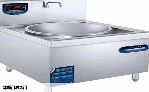 冰箱门对大门